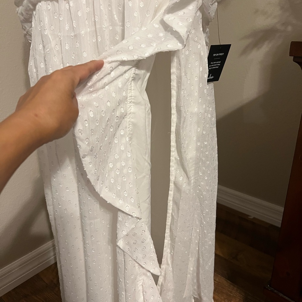 New with Tags Lulu's White Ruffled Maxi Dress XS - Picture 3 of 5